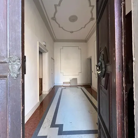 The Window On The Courtyard, Entire - La Finestra Sul Cortile, Intero * Bolonia