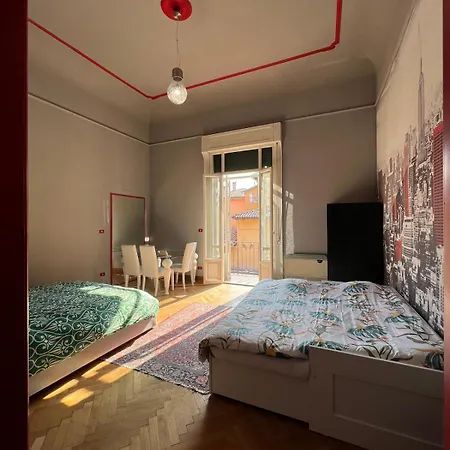 The Window On The Courtyard, Entire - La Finestra Sul Cortile, Intero Bolonia