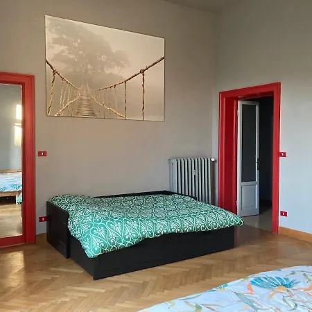 The Window On The Courtyard, Entire - La Finestra Sul Cortile, Intero Apartment
