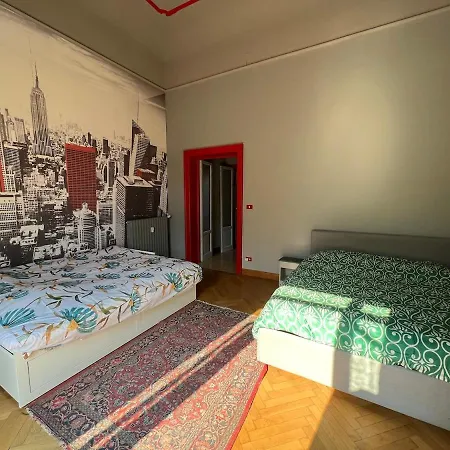 The Window On The Courtyard, Entire - La Finestra Sul Cortile, Intero Apartment *