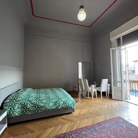 The Window On The Courtyard, Entire - La Finestra Sul Cortile, Intero Apartment *