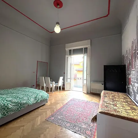 The Window On The Courtyard, Entire - La Finestra Sul Cortile, Intero Apartament *